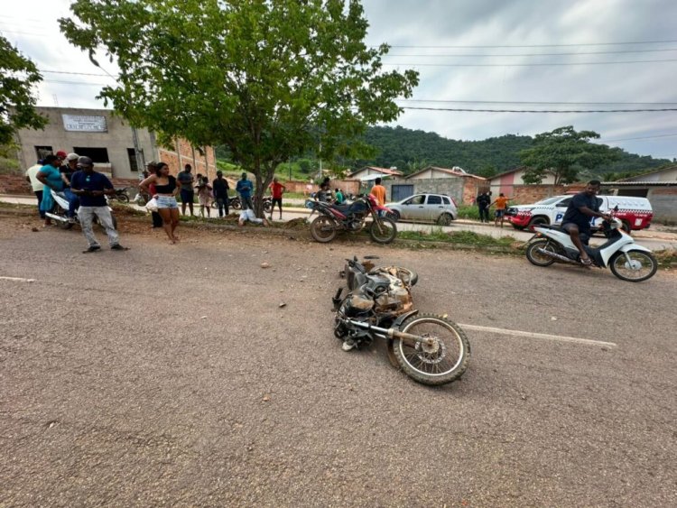 Acidente de moto deixa dois jovens feridos em Tucumã